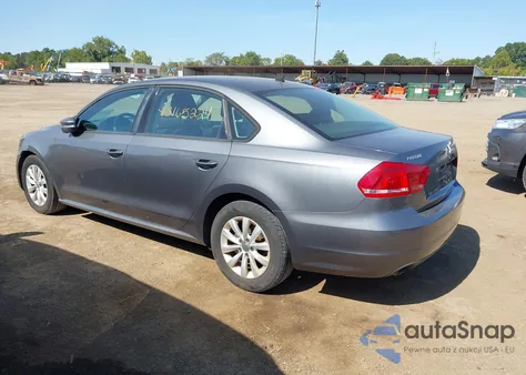2013 Volkswagen Passat 2.5L S z USA, uszkodzony, nr VIN 1VWAP7A33DC083930